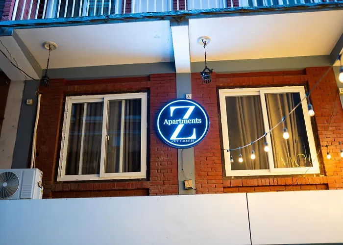Z Cafe And 酒店