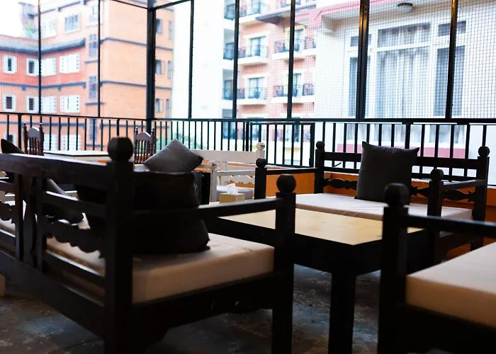 Z Cafe And 酒店 3*